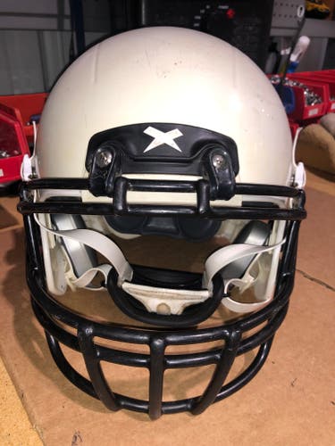 USED XENITH X2E+ YOUTH FOOTBALL HELMET - LARGE - WHITE