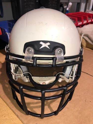 USED XENITH X2E+ YOUTH FOOTBALL HELMET - LARGE - WHITE