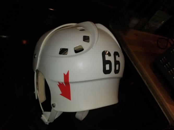 Vintage Cooper SK2001 1987 Canada Cup #66 full size hockey helmet