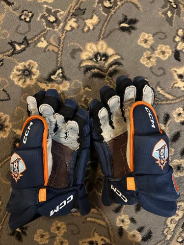 CCM D30 Gloves 14" (Used)