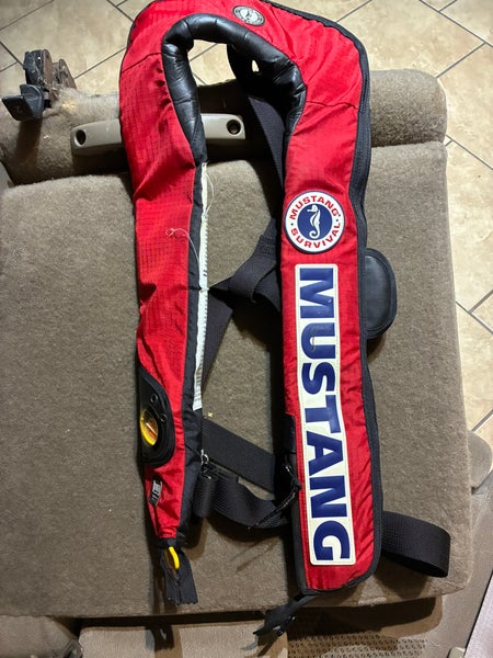 NWT Mustang Survival Hidrostatic Live Vest