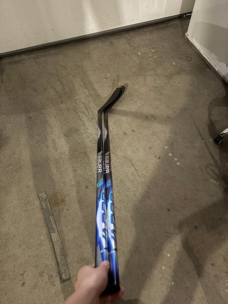 Intermediate Bauer Vapor FlyLite Right Handed Hockey Stick P28 65 Flex (New)