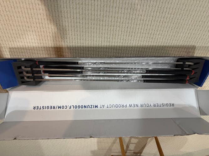 Men's Callaway X Hot Left Hand Iron Set Regular Flex (8 Clubs) #4 - #9, PW, GW Steel Shaft (Used)