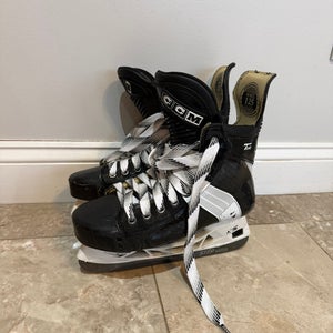 2024 CCM Super Tacks 652 Heritage (XF Pro) Hockey Skates Wide Width Size 5.5 (Used)