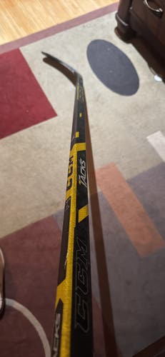 CCM Tacks AS-V Senior Hockey Stick - 85 Flex, 60” - Great Condition, Powerful Mid-Kick
