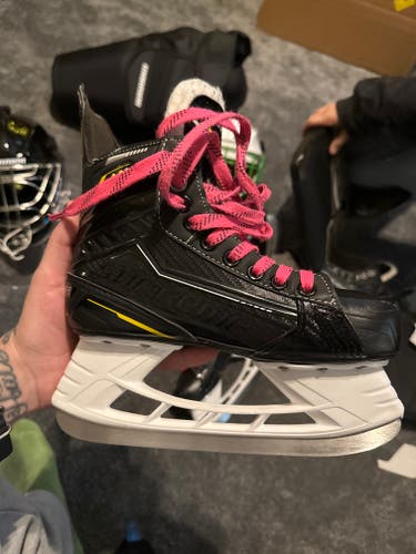 2024 Bauer Supreme M1 Hockey Skates Regular Width Size 2.5 (Used)