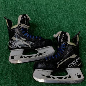 CCM AS-V Hockey Skates Size | Intermediate 5.5 (Used)