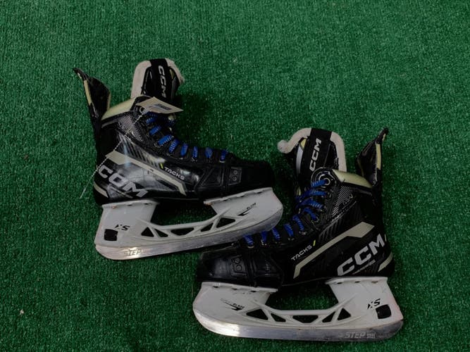 CCM AS-V Hockey Skates Size | Intermediate 5.5 (Used)