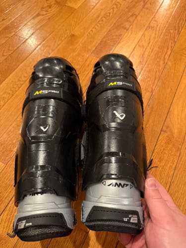Junior Bauer Supreme M5 Pro 12" Shin Pads (Used)