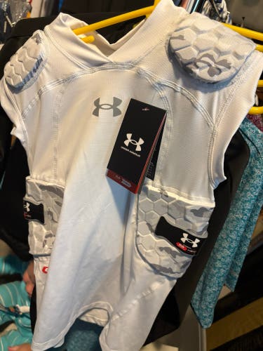 Under Armour (New) football shirt youth