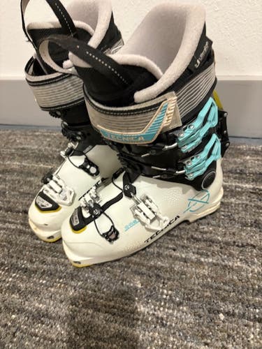 Mondo 24 & 24.5 Women's Tecnica Alpine Touring Zero G Tour Ski Boots Medium Flex (Used)