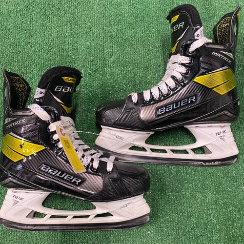Bauer Supreme Matrix | Intermediate Size 6