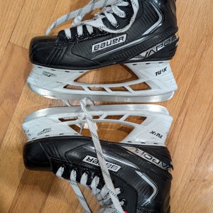 2022 Bauer Vapor X3.5 Hockey Skates Regular Width Size 4.5 (Used)