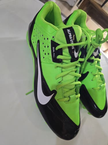 Men's Size M 11.5 (W 12.5) Nike Detachable Cleats (New)