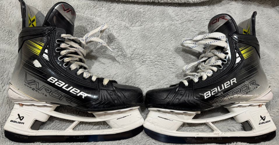 2023 Bauer Vapor Hyperlite 2 Hockey Skates Regular Width 9 (Used)