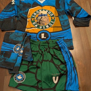 Leonardo Ninja Turtles XL Adult Hockey Jersey full set (Used)