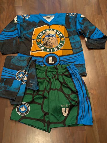Leonardo Ninja Turtles XL Adult Hockey Jersey full set (Used)