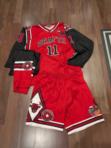 Chicago Bulls Draft XL Adult Hockey Jersey full set (Used)