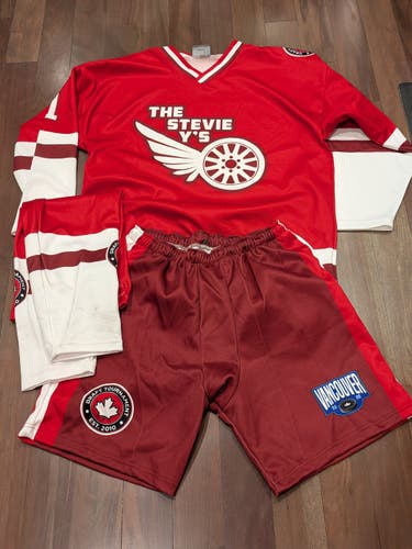 Steve Yzerman Stevie Y Draft XL Adult Hockey Jersey full set (Used)