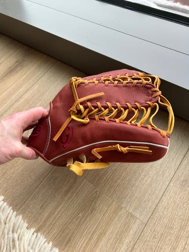 12.75 Outfield 6-Finger Grace Glove