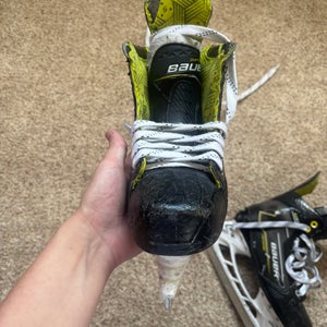 2024 Bauer Supreme M30 Hockey Skates 7.5 (Used)