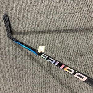 Junior Bauer Nexus Sync Hockey Stick Right Handed P92 (Blade is cracked)