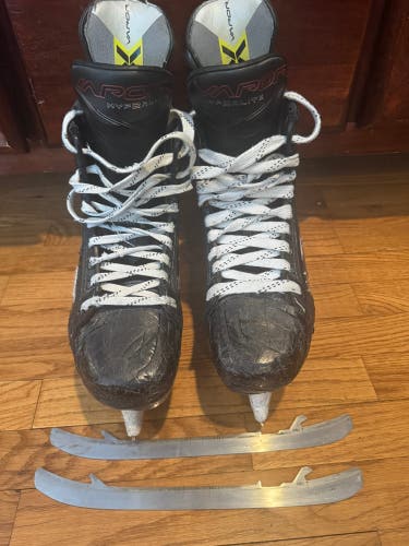 Used Senior Bauer Narrow Width  9 Vapor Hyperlite 2 Hockey Skates plus backup steel