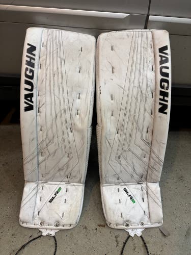 32" Vaughn Ventus SLR2 Pro Goalie Leg Pads (Used)