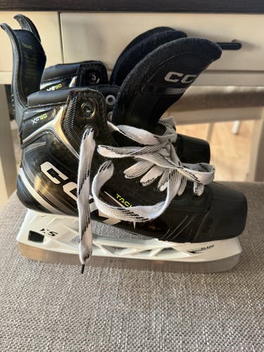 CCM Tacks XF 80 Hockey Skates Regular Width Size 5.5 (New)