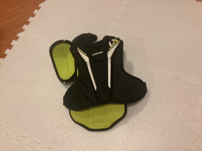 Medium/Large Youth Warrior Alpha QX Shoulder Pads (Used)