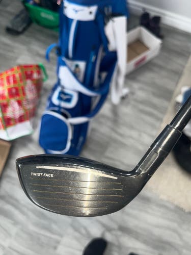 Men's TaylorMade Stealth Right Handed Hybrid Regular Flex 3H (Used)