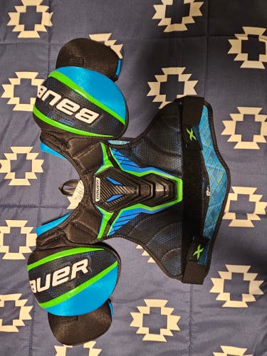 Junior Small Bauer X Shoulder Pads (New)
