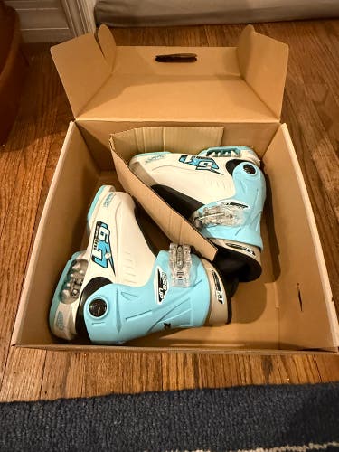 Adjustable 16 to 18.5 Roces Idea 6 in 1 Ski Boots (Used)