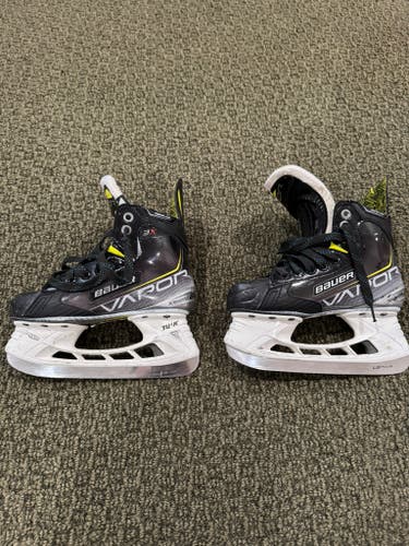 Bauer Vapor 3X Hockey Skates Regular Width Size 2 (Used)