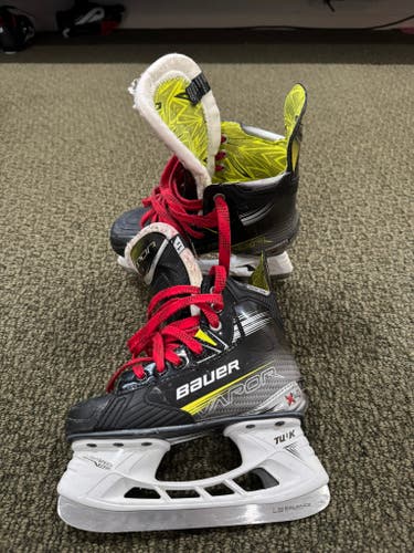 Bauer Vapor 4 Hockey Skates Regular Width Size 1.5 (Used)