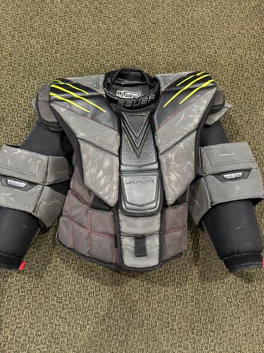 Large Bauer Hyperlite Goalie Chest Protector (Used)