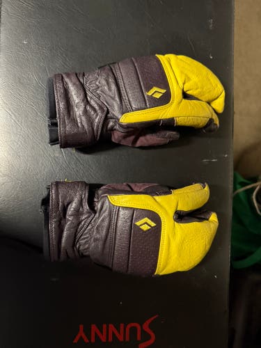 XS Leather Black Diamond Mittens (Used)