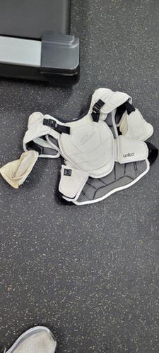 Used STX SHADOW MED Lacrosse Shoulder Pads White MD 11497-S000154407
