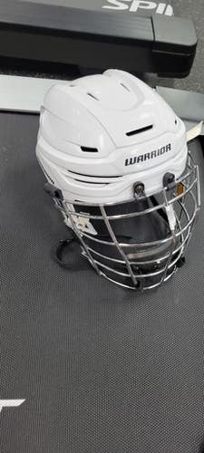 Used Warrior ALPHA ONE PRO BOX LAX Lacrosse Helmet White MD 11497-S000154402