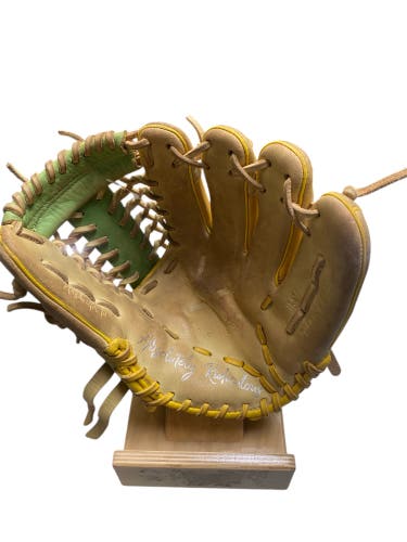 Used ABSOLUTELY RID. BB/SB Glove RH Throw Tan 11 1/2" 11602-S000109225