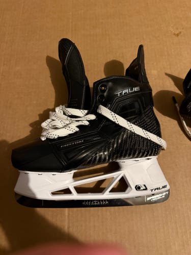 2025 True SVH Pro Hockey Skates EEE 7.5 (New)