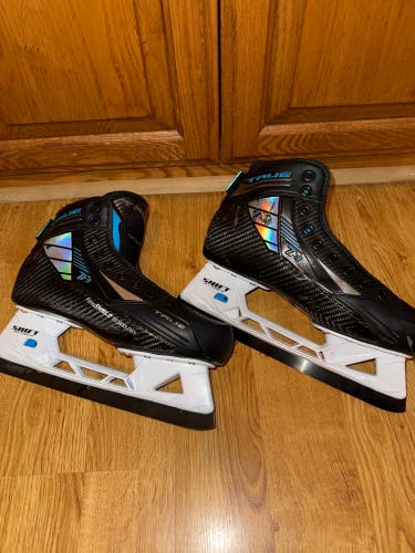 2021 True TF9 Hockey Goalie Skates Wide Width 7.5 (Used)