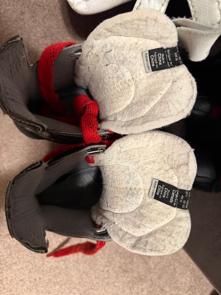 Bauer Hockey Skates Regular Width Size 4 (Used)