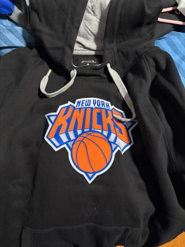New York Knicks Antigua Sweatshirt