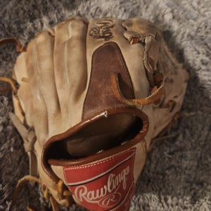 Rawlings RH Infield Baseball Glove 11.5" Nicely made glove. Game Ready