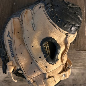 Mizuno GXC 105 RH Catcher's Baseball Glove 32.5" (Used)