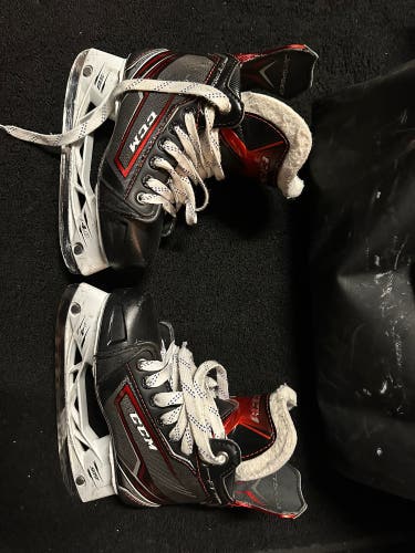 CCM JetSpeed FT390 Hockey Skates Regular Width Size 1 (Used)