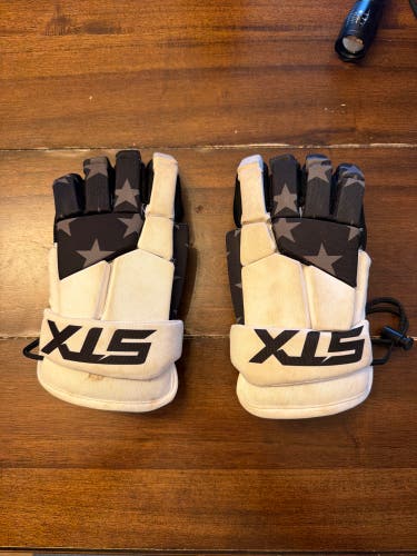 STX Stallion 75 Lacrosse Gloves Small (Used)