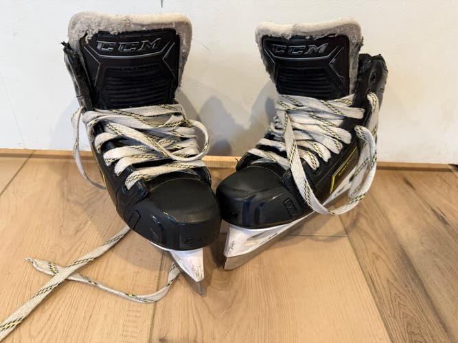 Junior Used CCM Super tacks 9370 Hockey Goalie Skates D&R (Regular) 3.5