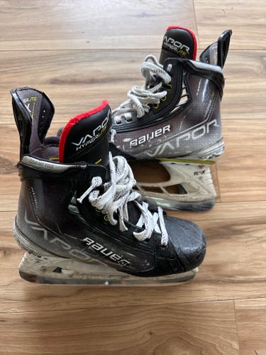 Bauer Vapor Hyperlite Hockey Skates Size 5 Fit 2